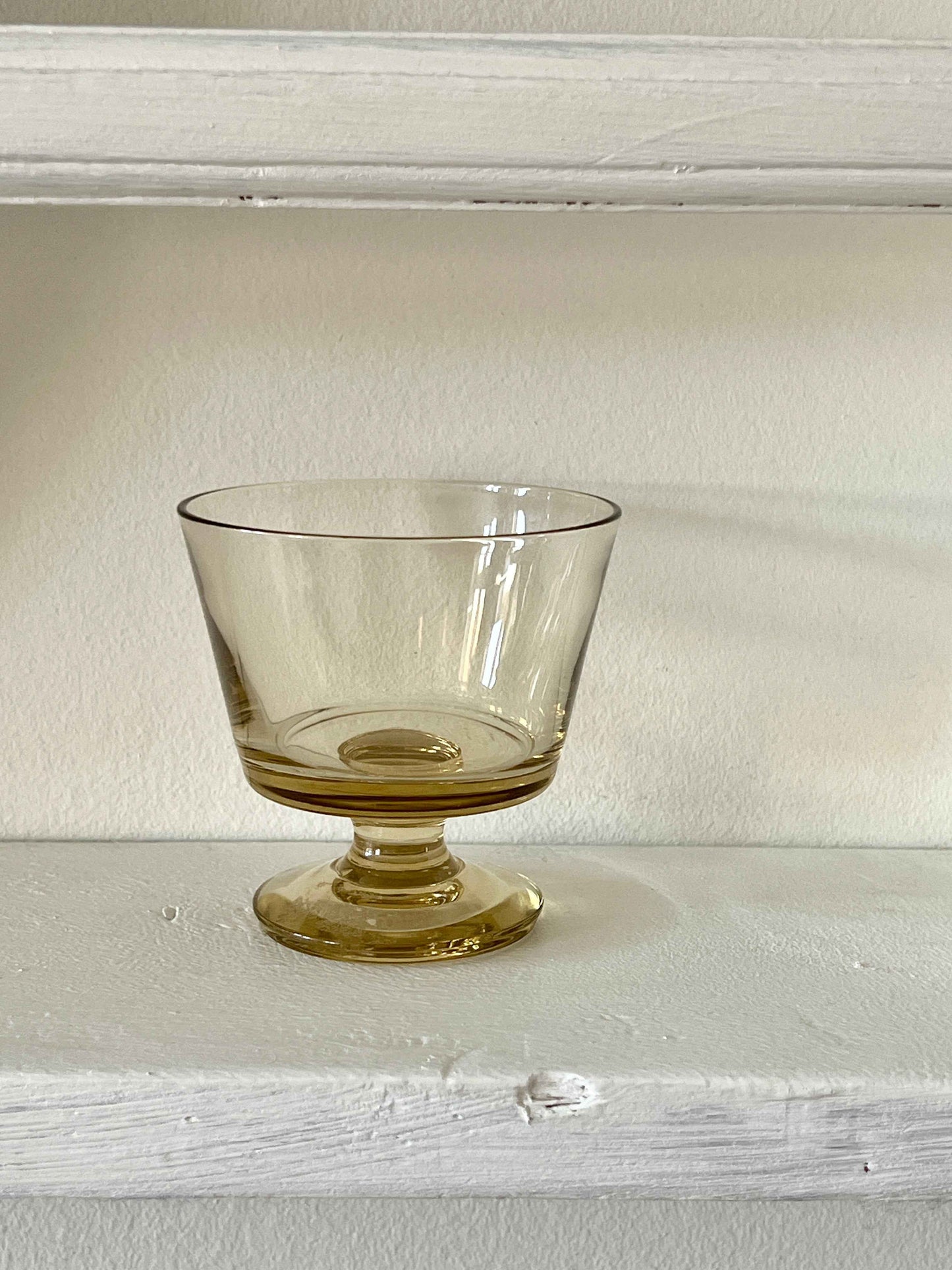 Vintage vinglas i gyldent glas