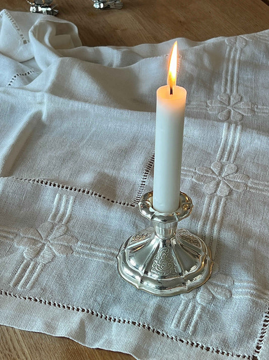 Lysestage i med dekoreret fod H7