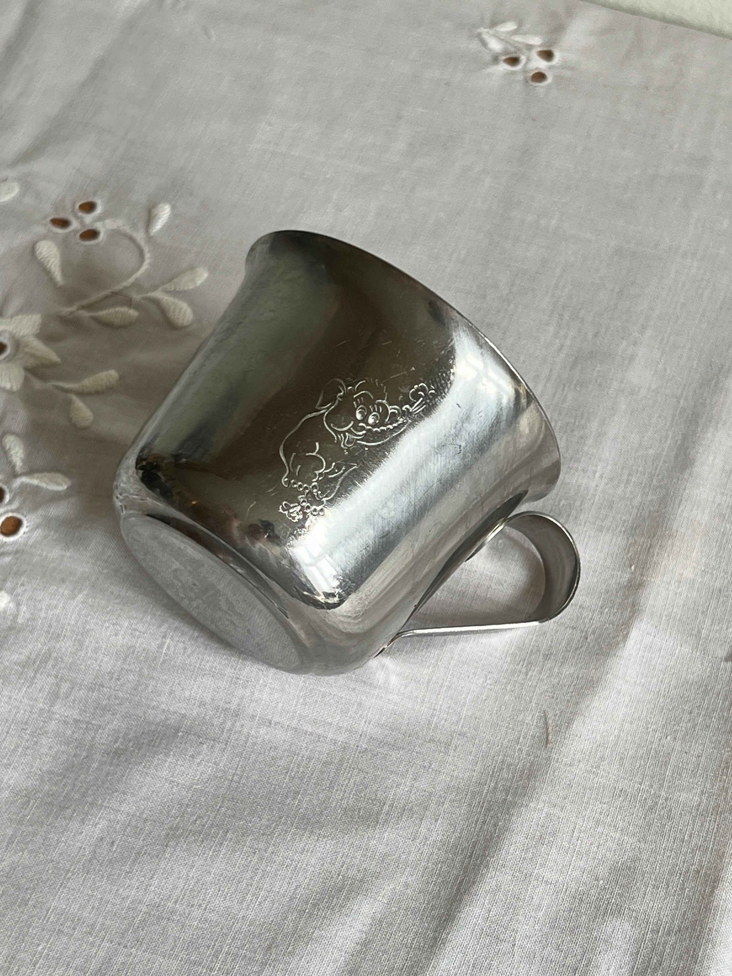 Børnekop i stål med elefantmotiv H6 × Ø7 cm