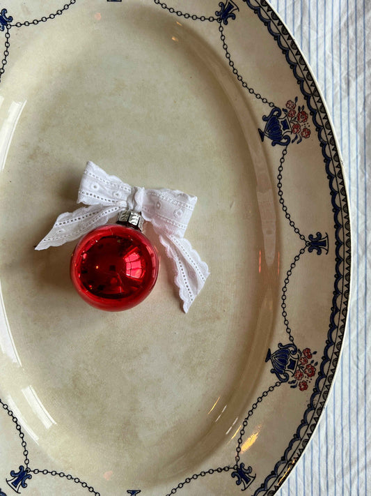 Glasjulekugle med sløjfe af vintage tekstil