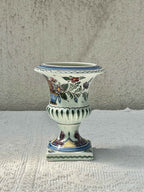 Hollandsk håndmalet porcelænsvase på fod, H18 D14