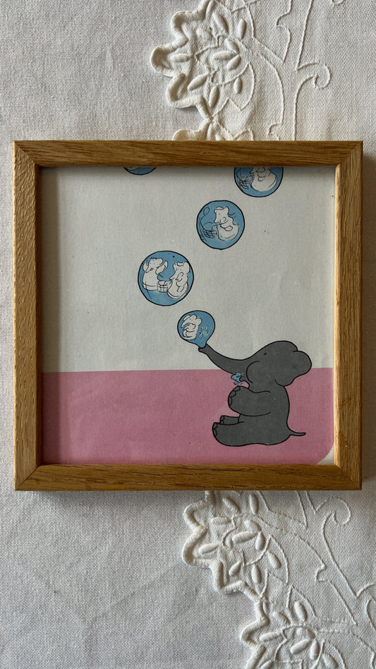 Babar-illustration i træramme - sæbebobler