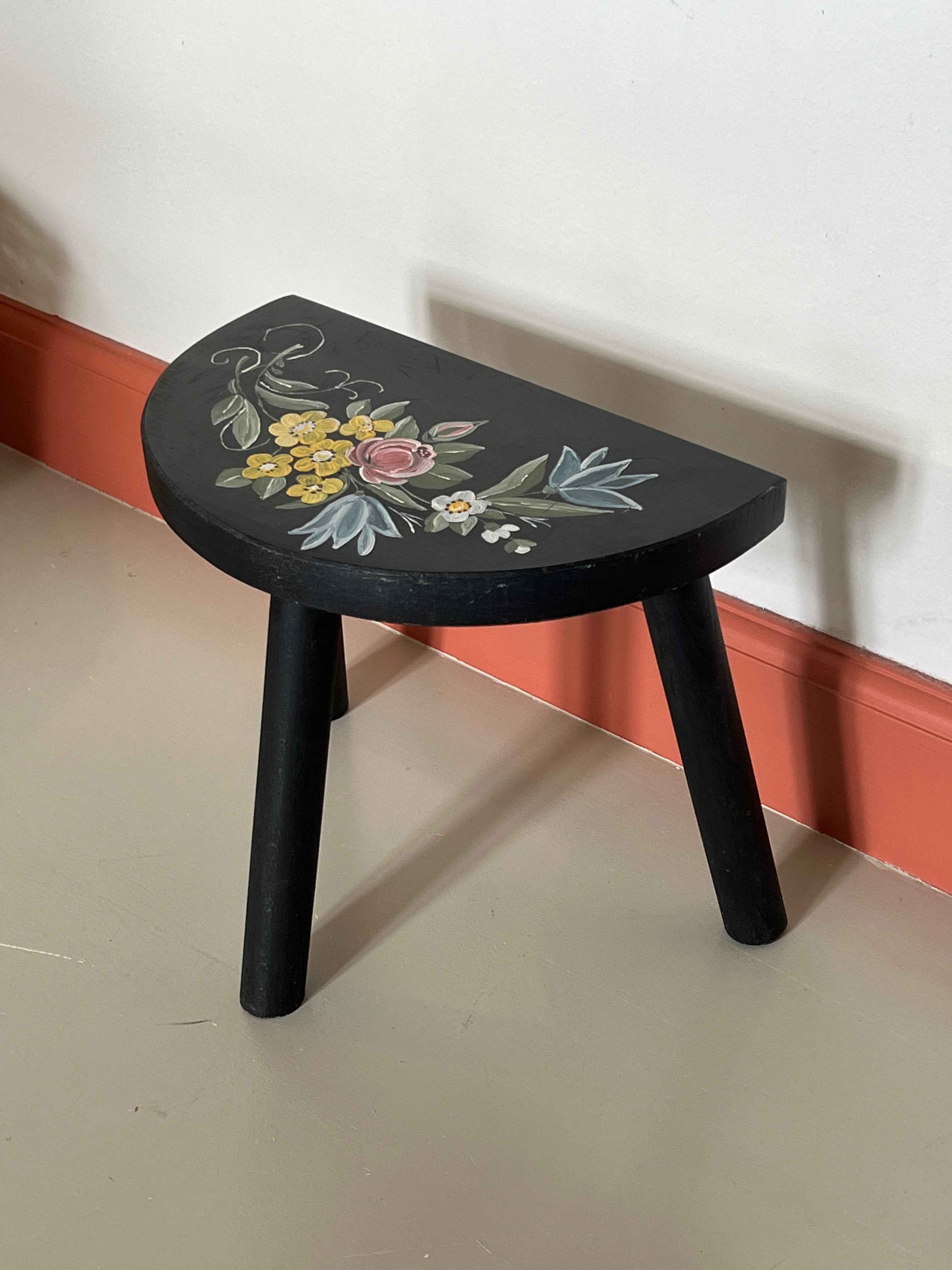 Håndmalet træskammel