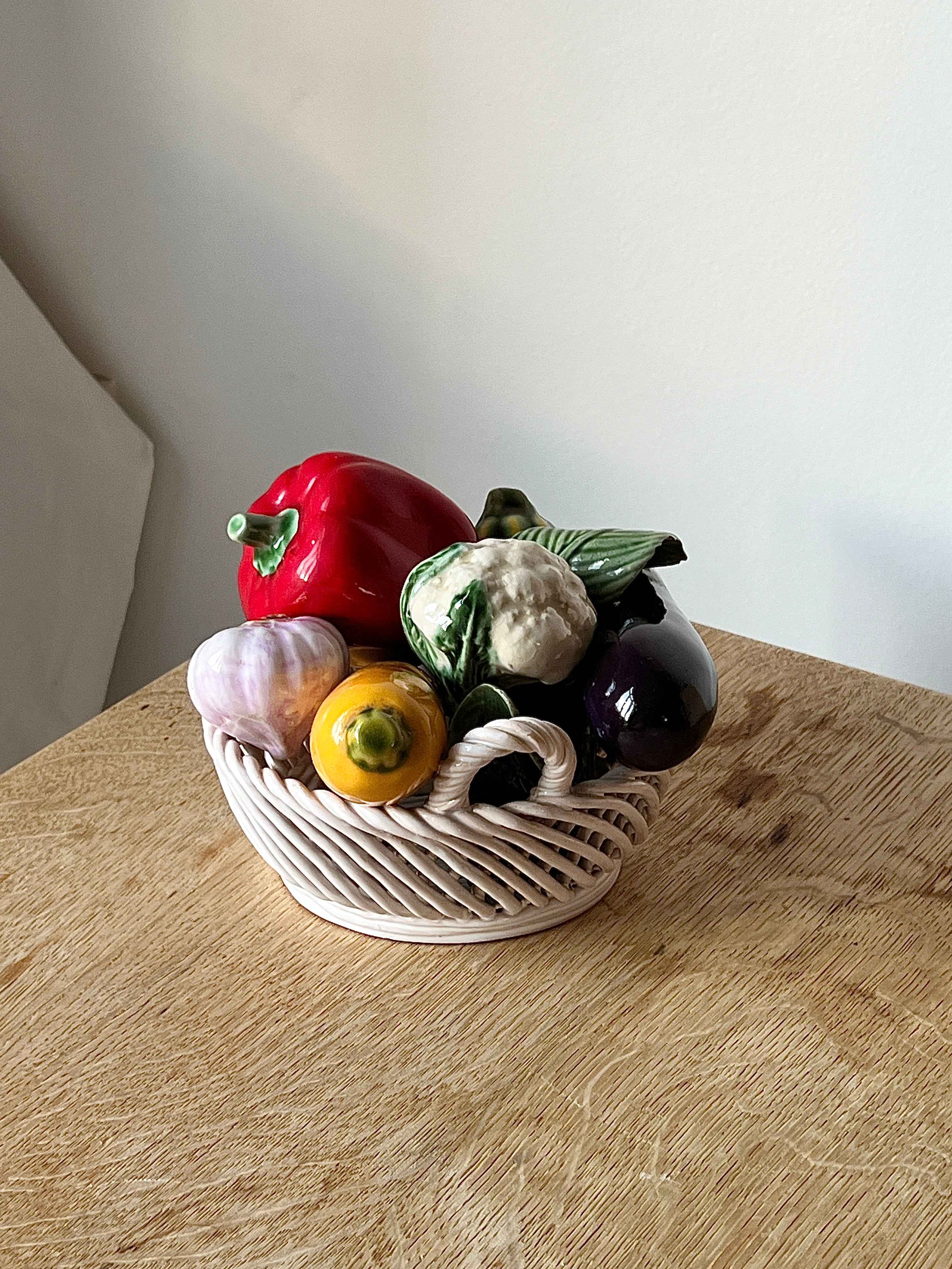 Grøntsagskurv i porcelæn