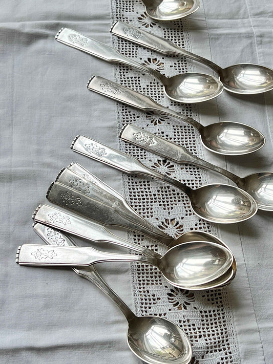 Victoria serveringsskeer i sølv