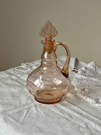 Vintage mundblæst karaffel i rosa glas med prop · H22 x B12 cm