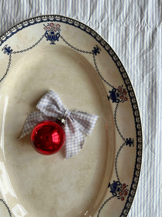 Glasjulekugle med sløjfe af vintage tekstil