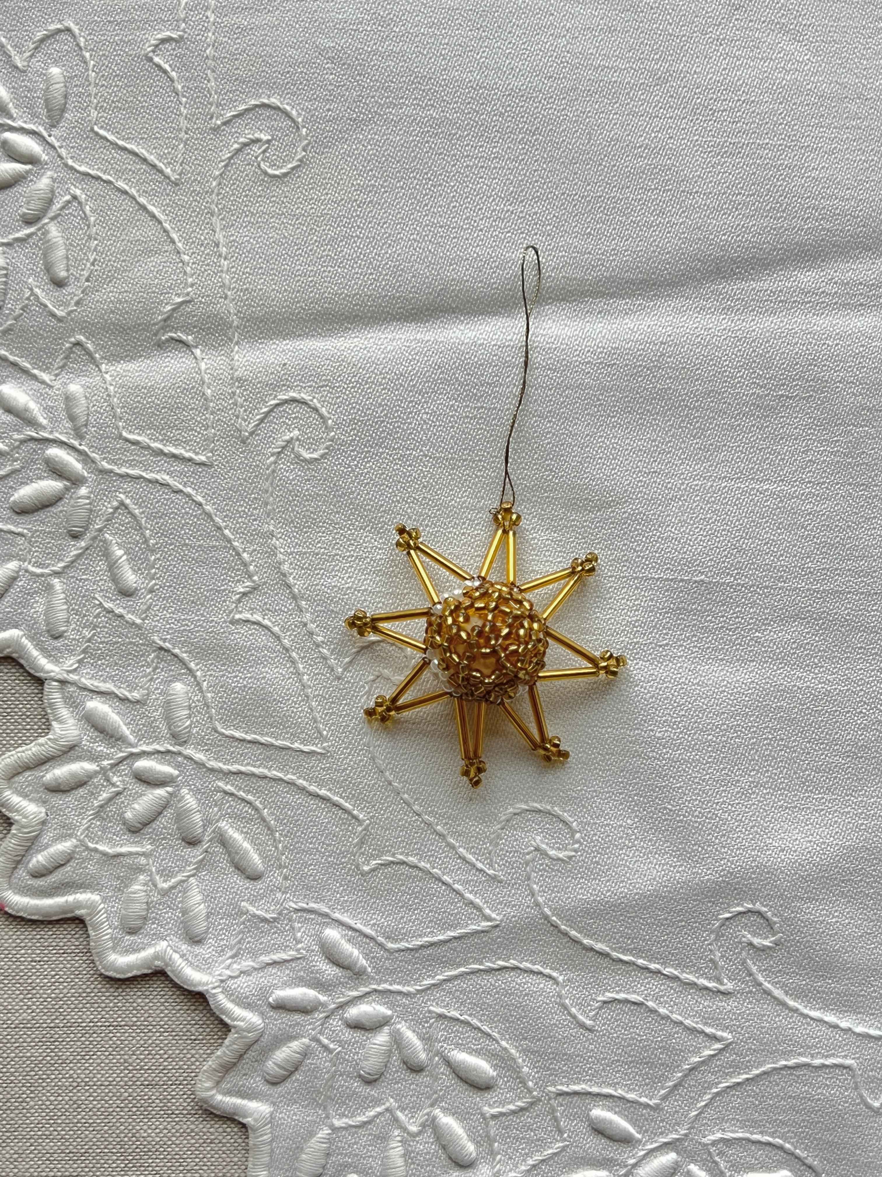 Perlestjerne i guld – enkelt