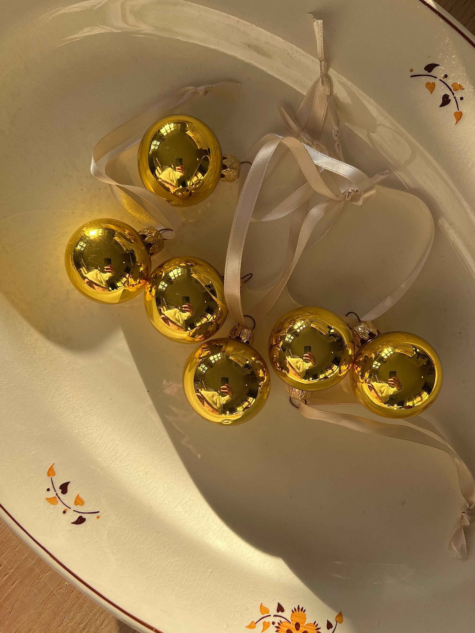 Franske vintage julekugler i guld – Ø5 cm