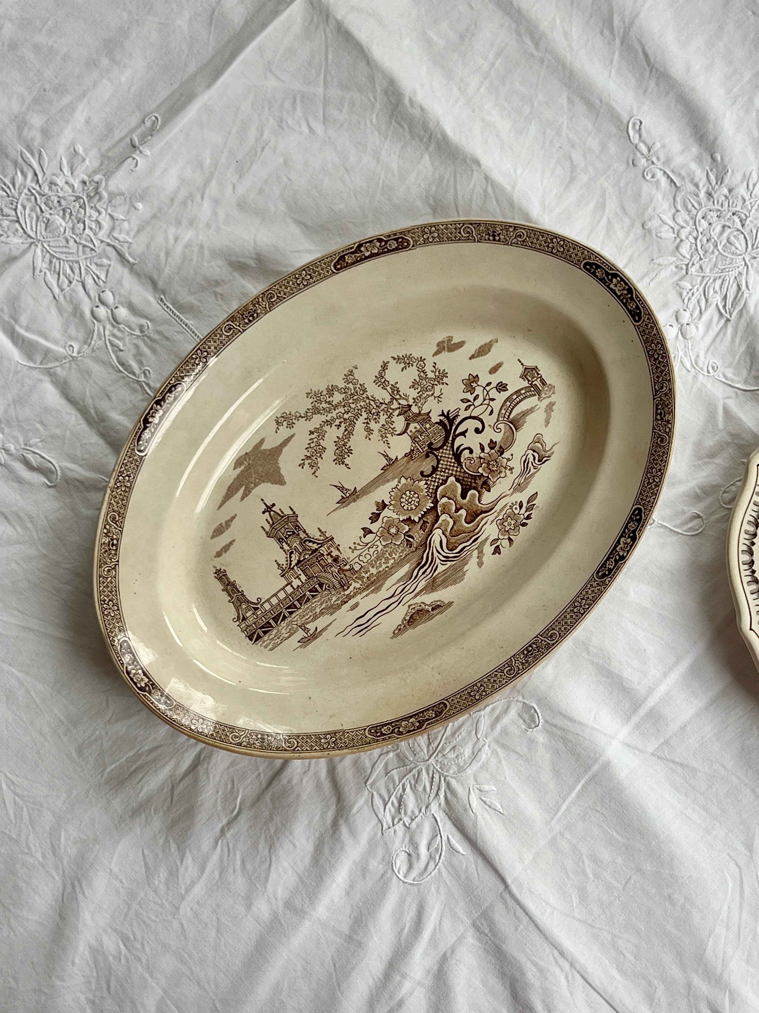 Vintage Gustavsberg Porcelænsfad “Gonggong” – Skandinavisk Design (39x28 cm)