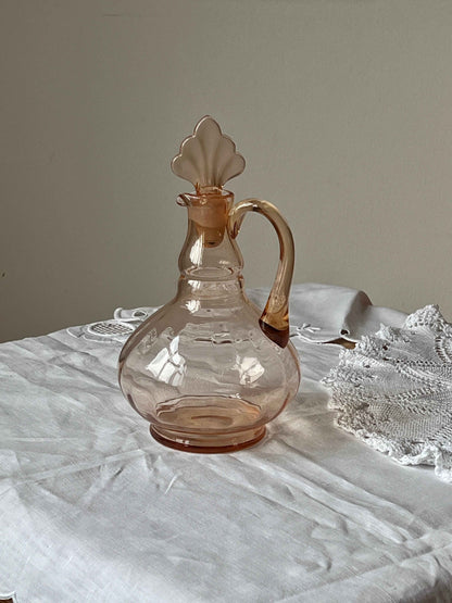 Vintage mundblæst karaffel i rosa glas med prop · H22 x B12 cm