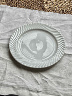 Porcelænsfad med swirl kant