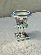 Hollandsk håndmalet porcelænsvase på fod, H18 D14