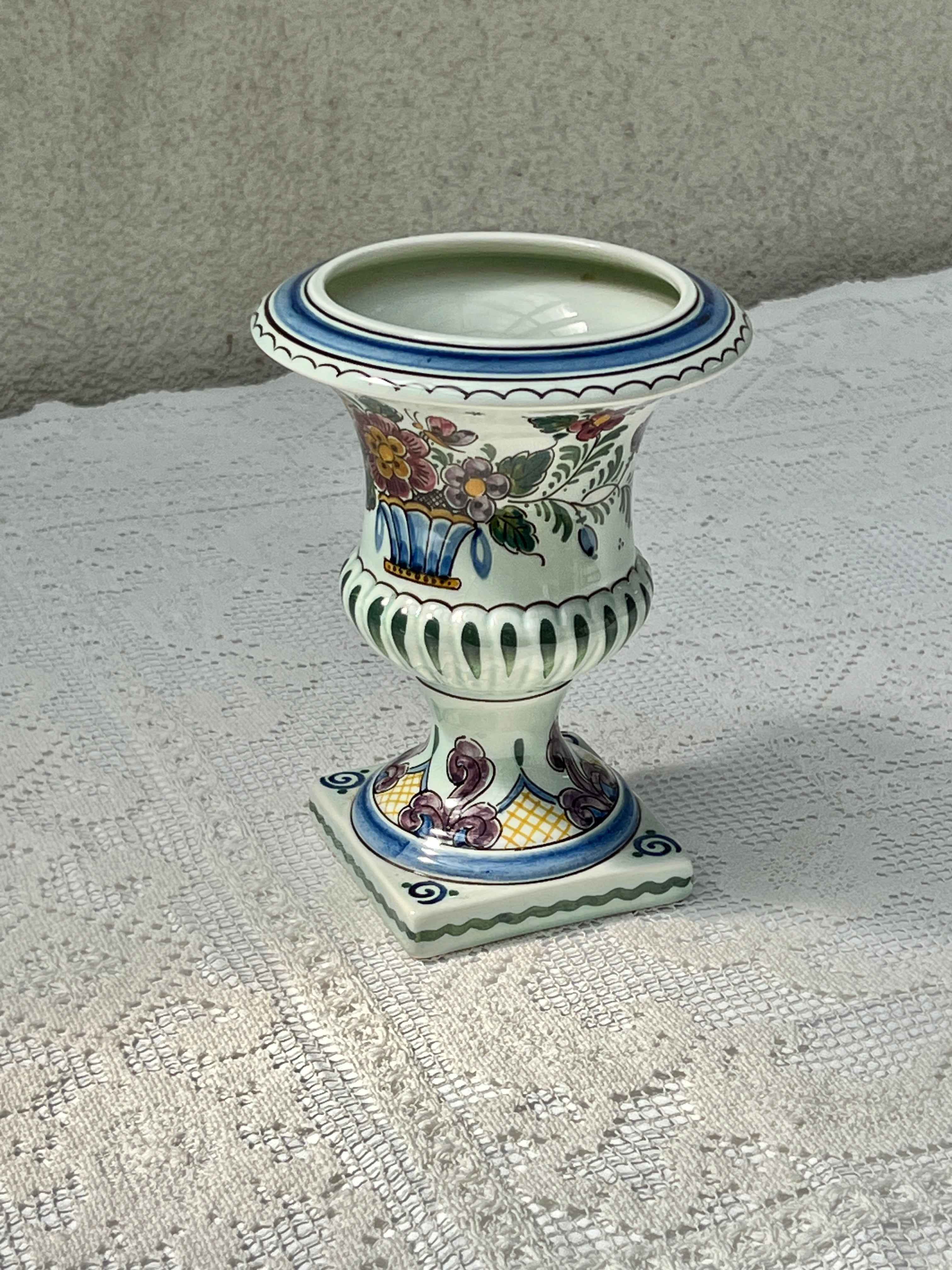 Hollandsk håndmalet porcelænsvase på fod, H18 D14