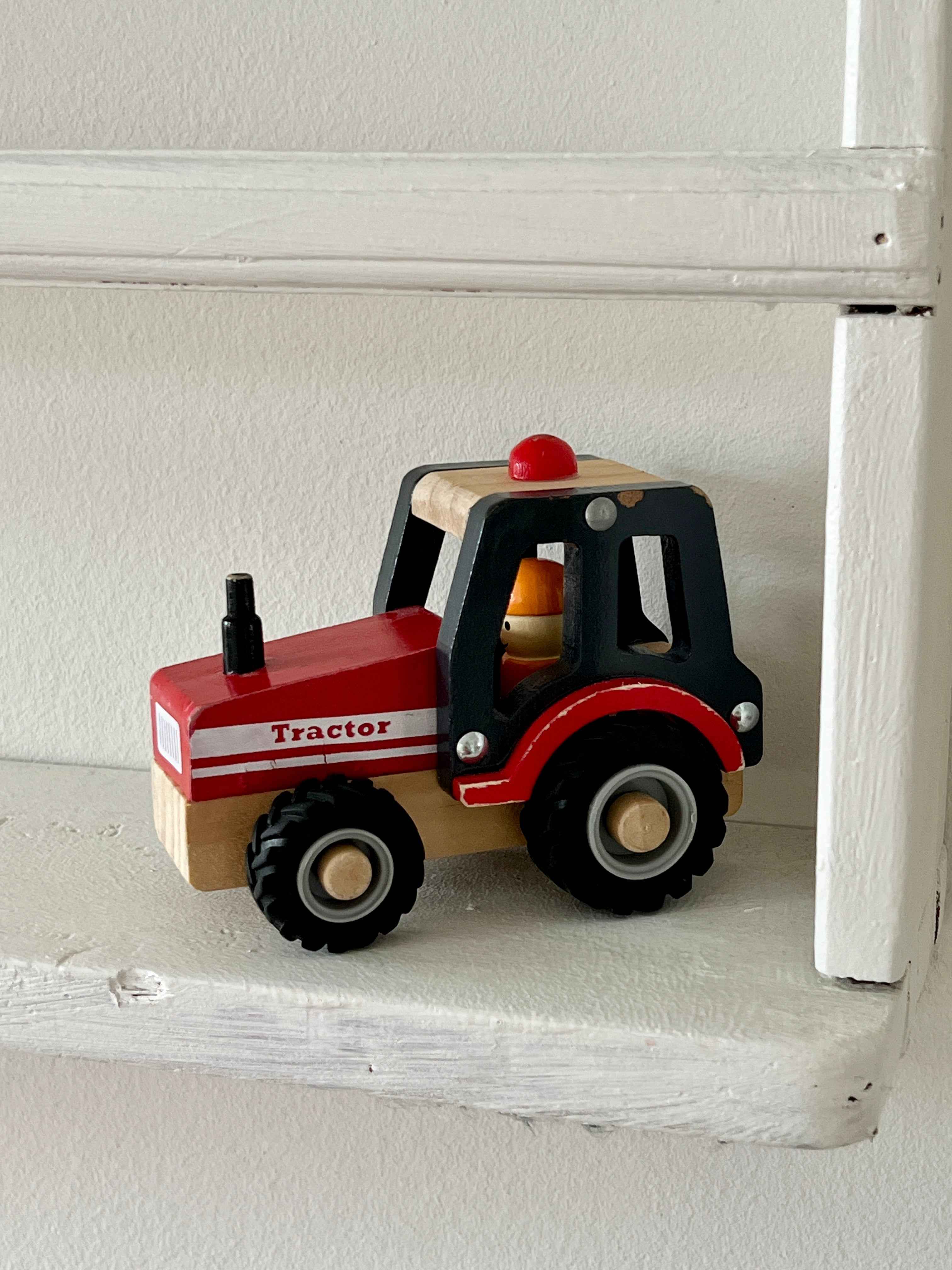 Traktor i træ
