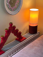 Rød lysestage i træ