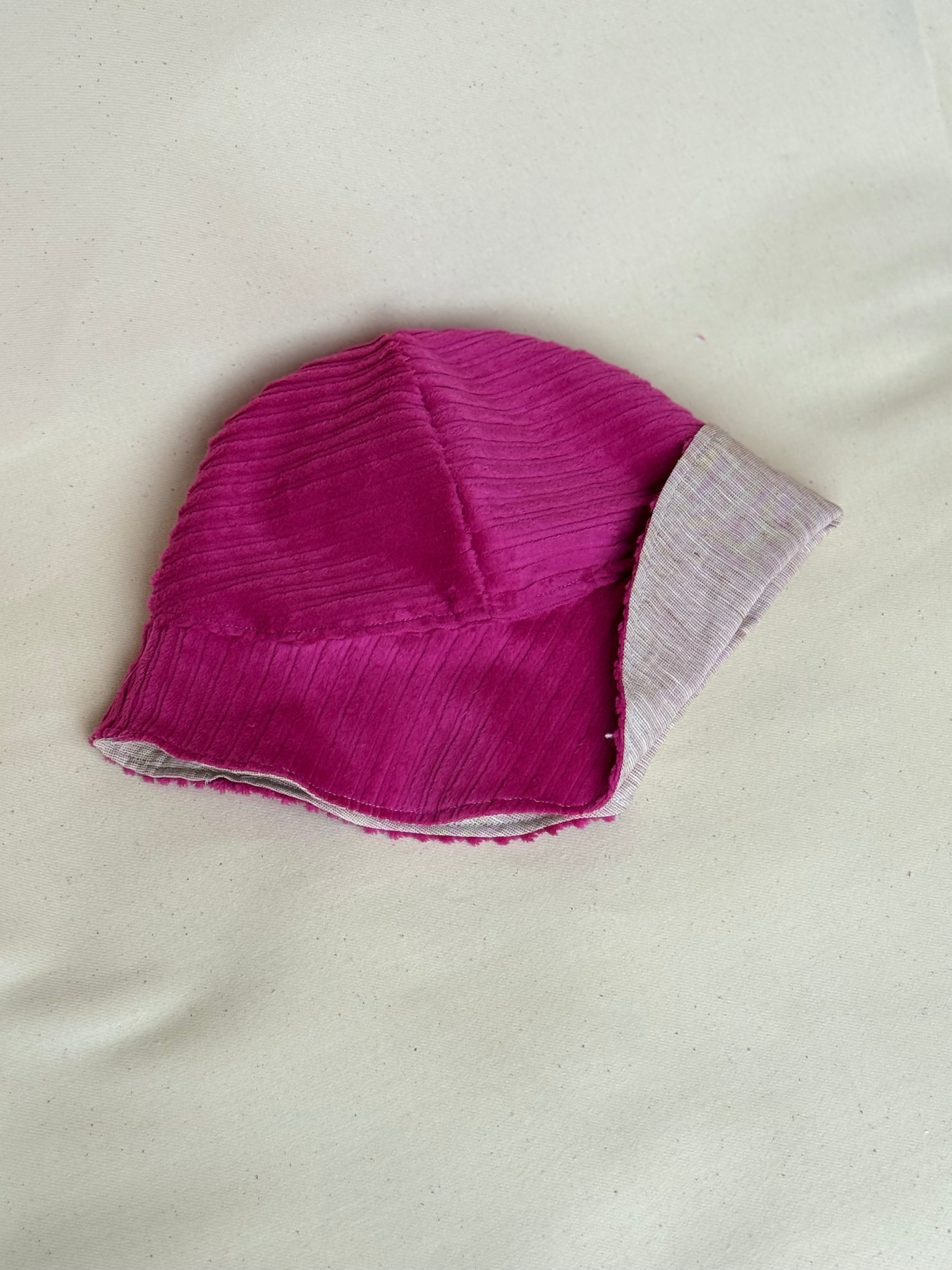 LØMMELHAT, bredribbet mørk pink fløjl