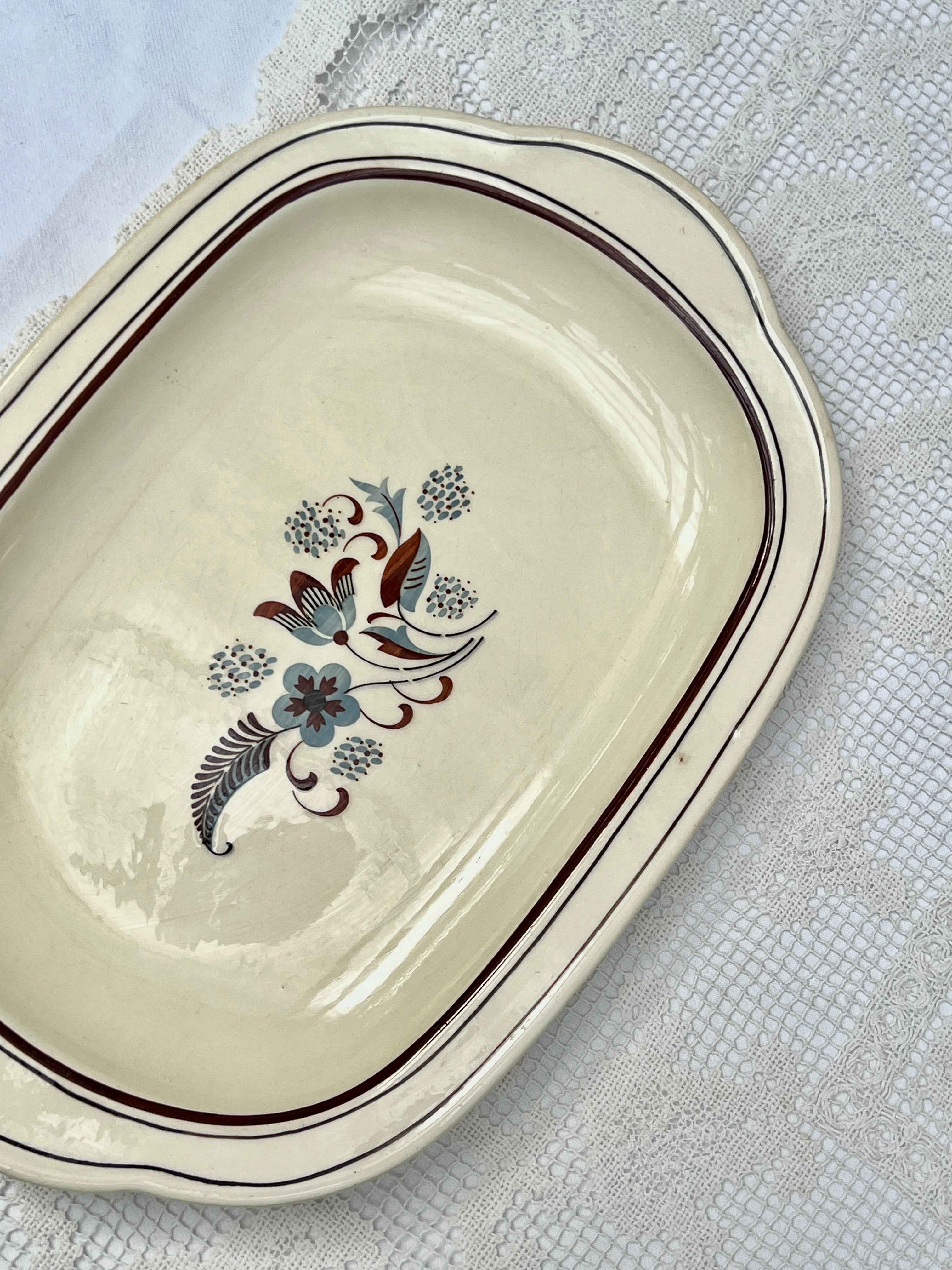 Vintage porcelænsfad, råhvid med brunt blomstermotiv, L22,5 B32,5