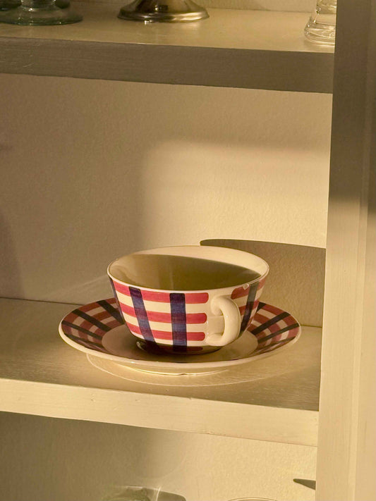 Søholm kop og underkop – rød/blå ternet sæt