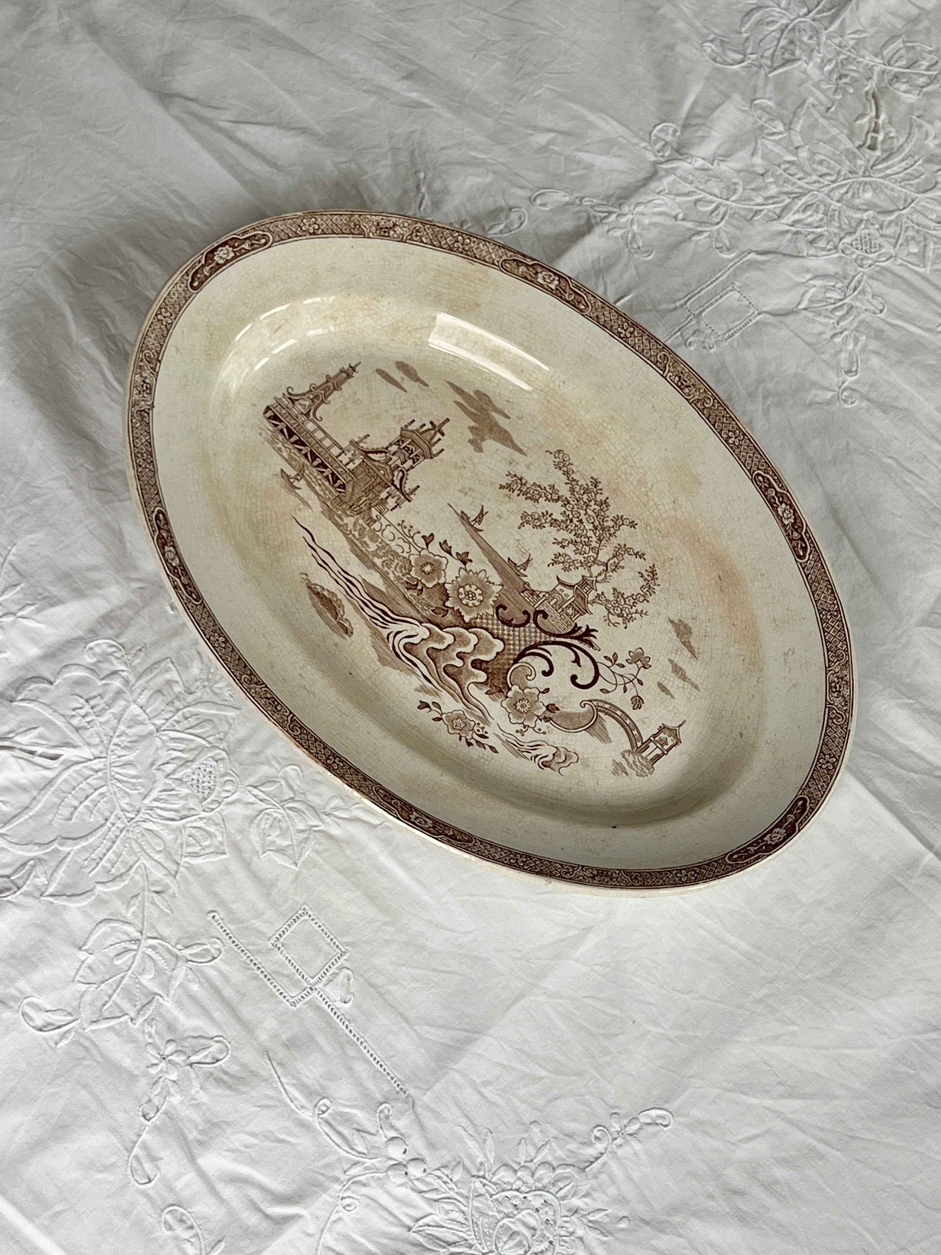 Vintage Gustavsberg Porcelænsfad “Gonggong” – Skandinavisk Design (33,5x24,5 cm)