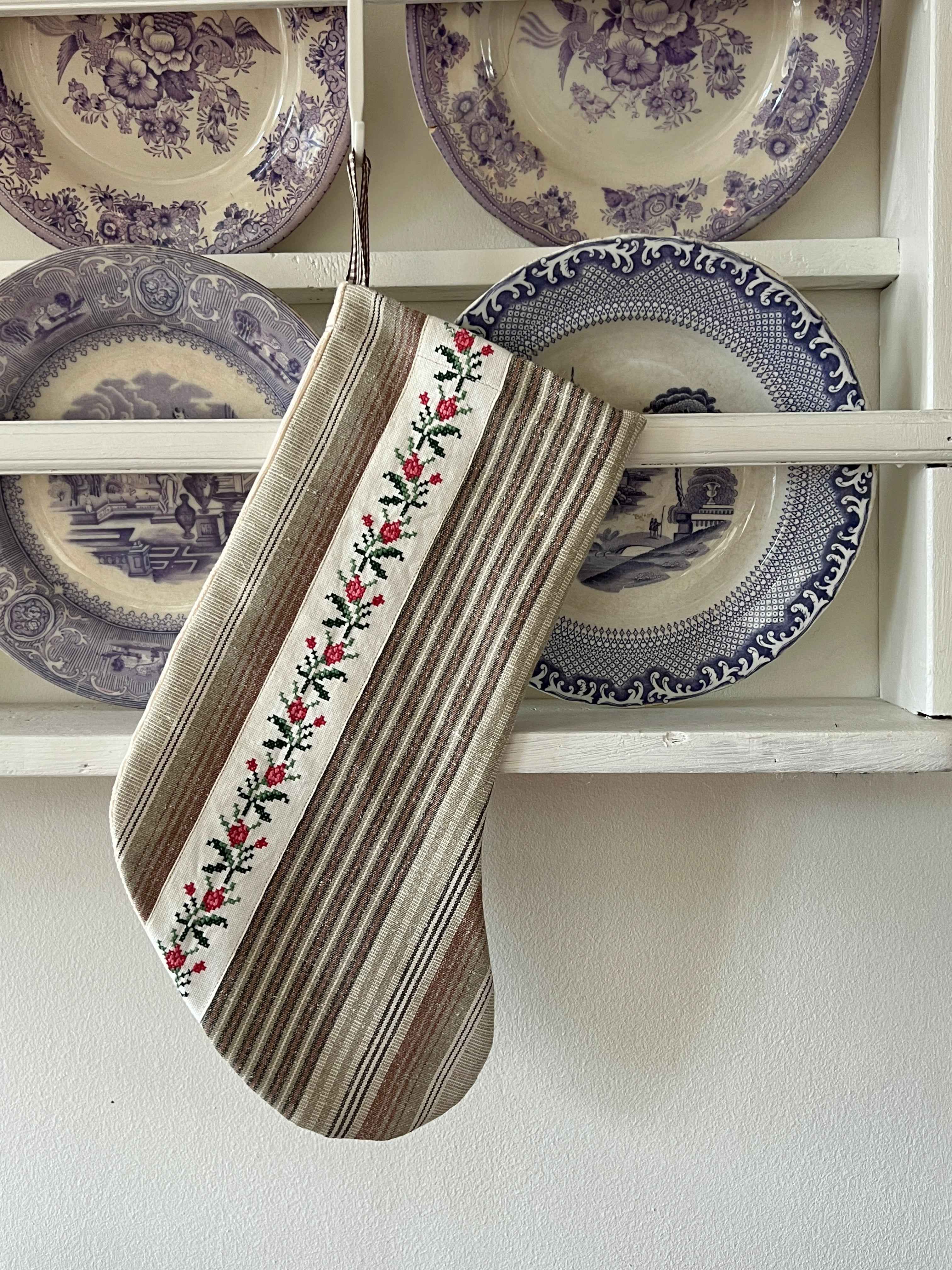 One of a kind julestrømpe af vintage tekstiler - tilføj navn og motiv
