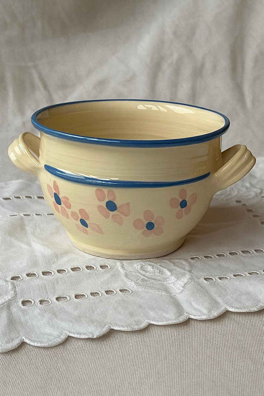 Keramikskål med blomster og dobbelthanke