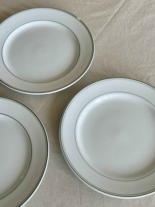 3 vintage frokosttallerkener med grøn kant · Ø20 cm (én med lille skår)