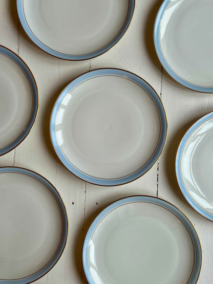 Frokosttallerkener med lyseblå kant