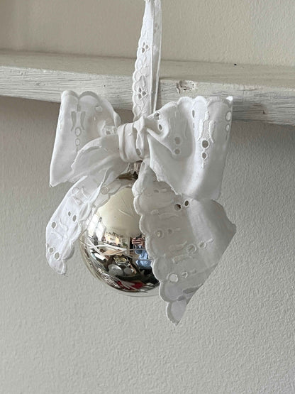 Fransk julekugle med vintage sløjfe