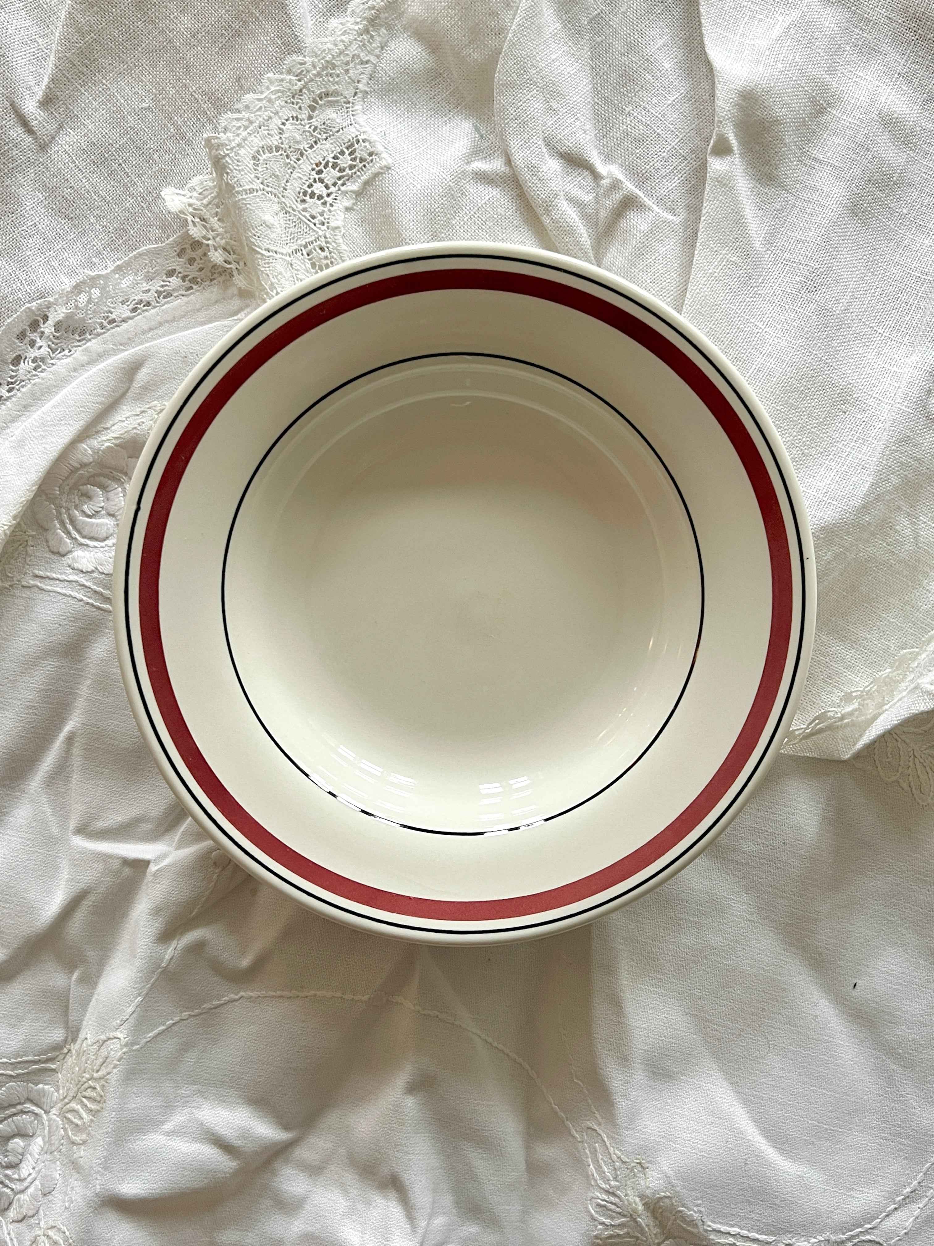 Pastatallerken Ø20,5 – vintage porcelæn med rød og blå kant